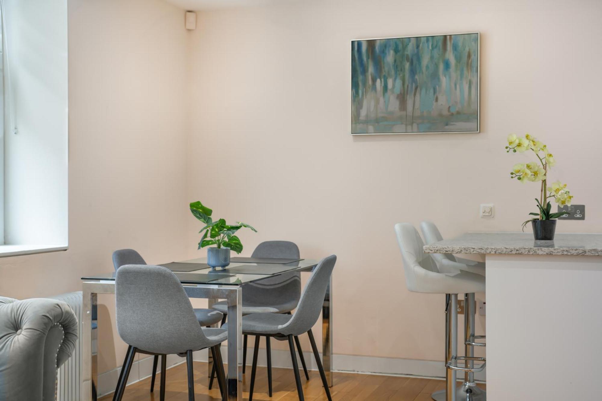Apartment Woodstock London