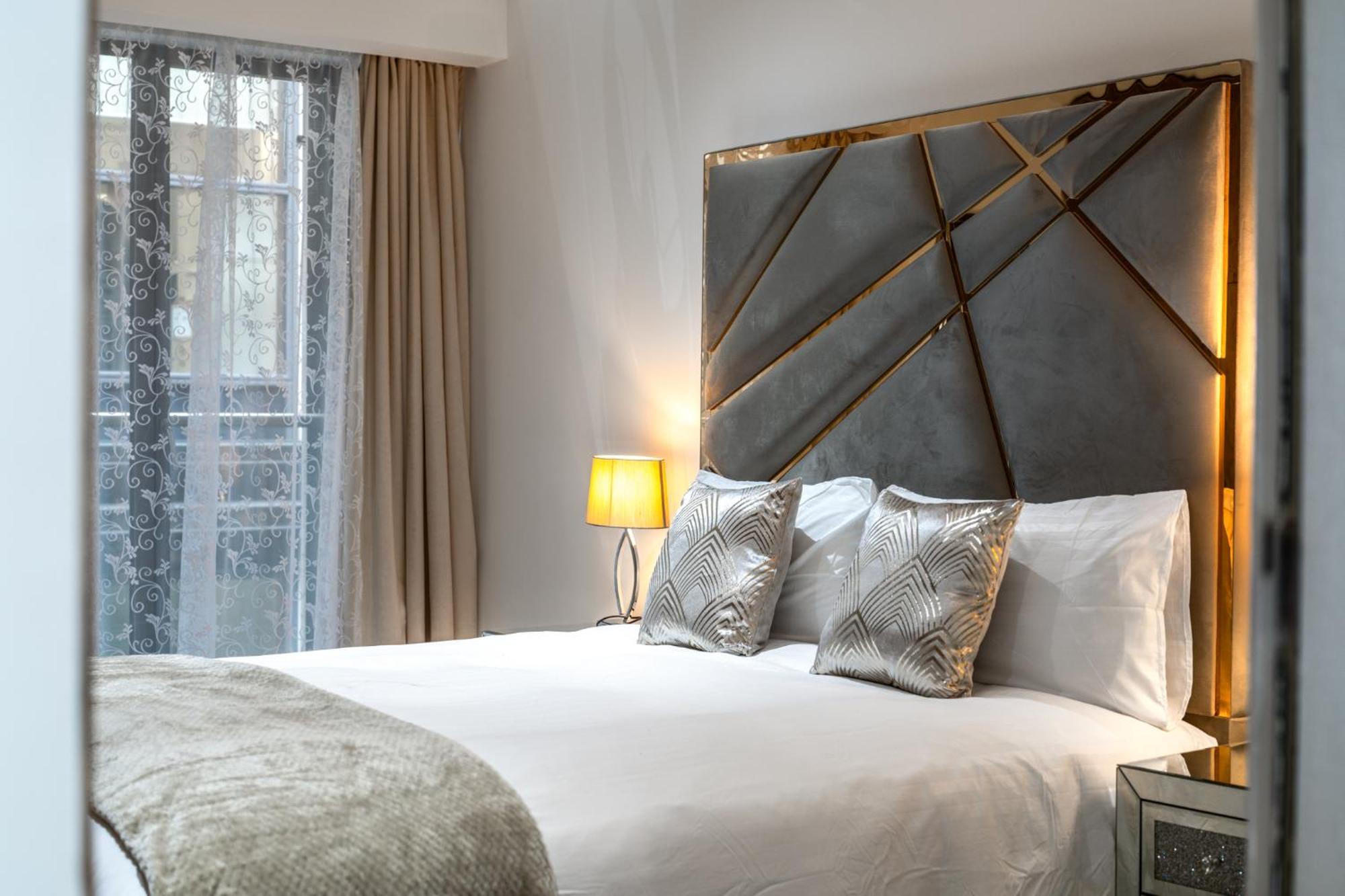 Woodstock Apartment London